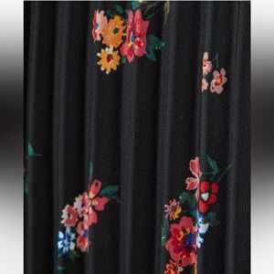 Divided H&M COLOR - BLACK/FLORAL pleated skirt size US 6
